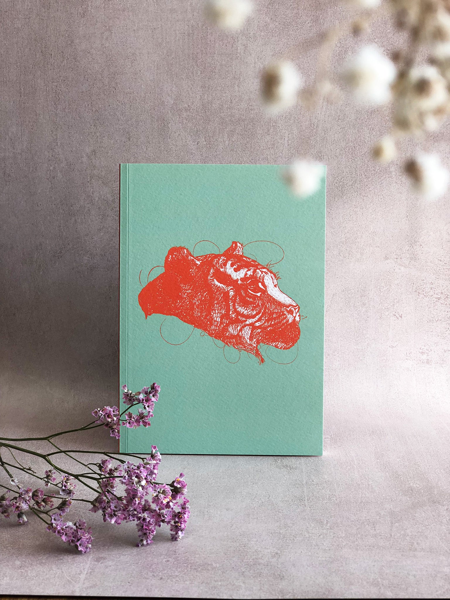 Carnet tigre, sur fond neutre, papeterie artisanale L'atelier des Reloups